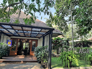Beehive Cafe & Boutique Hotel