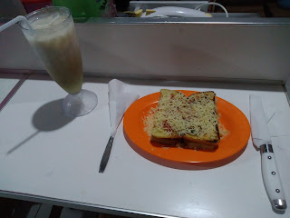 Kedai Tongkrongan Kencana