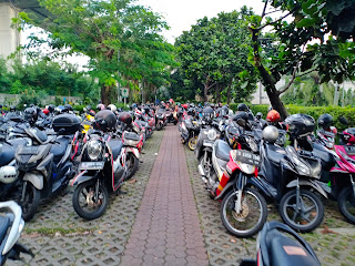 Parkir Motor Hotel Aryaduta Semanggi