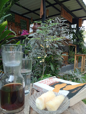 Warung Coconut & coffee