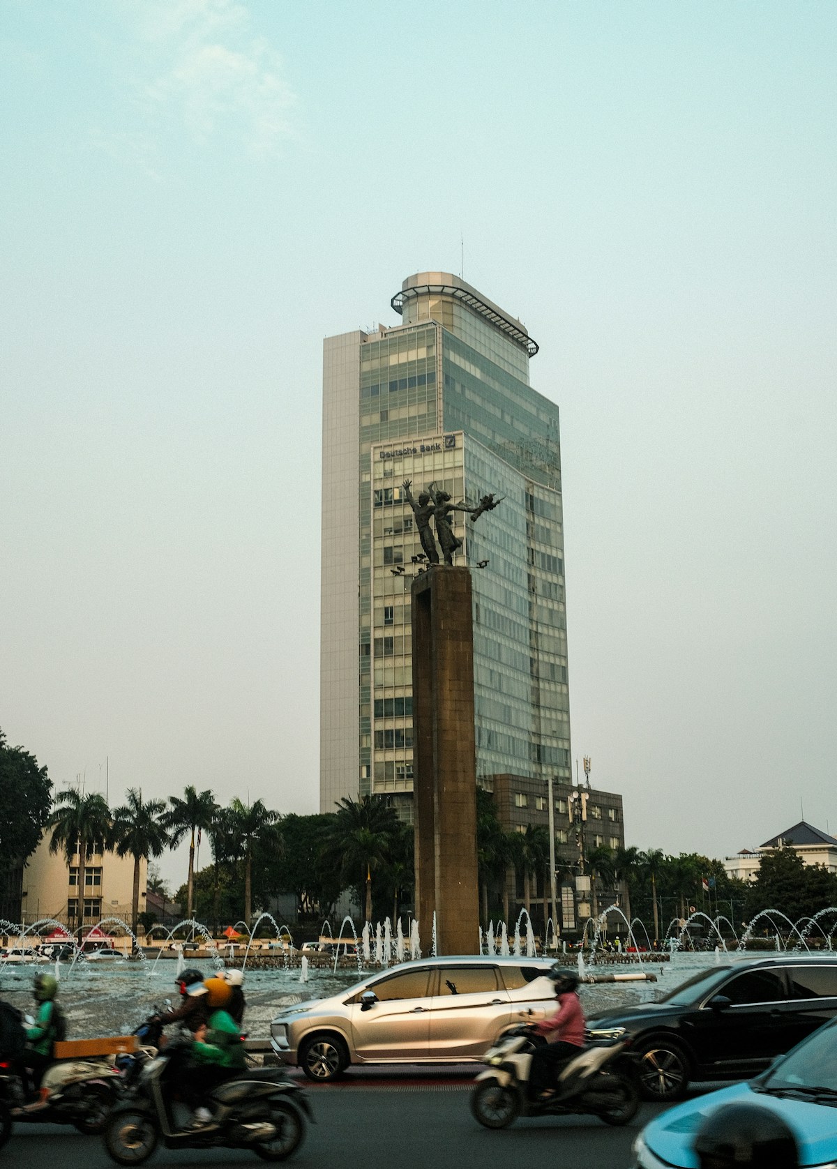 Suasana jalan Jakarta — direktori bisnis lokal Indonesia